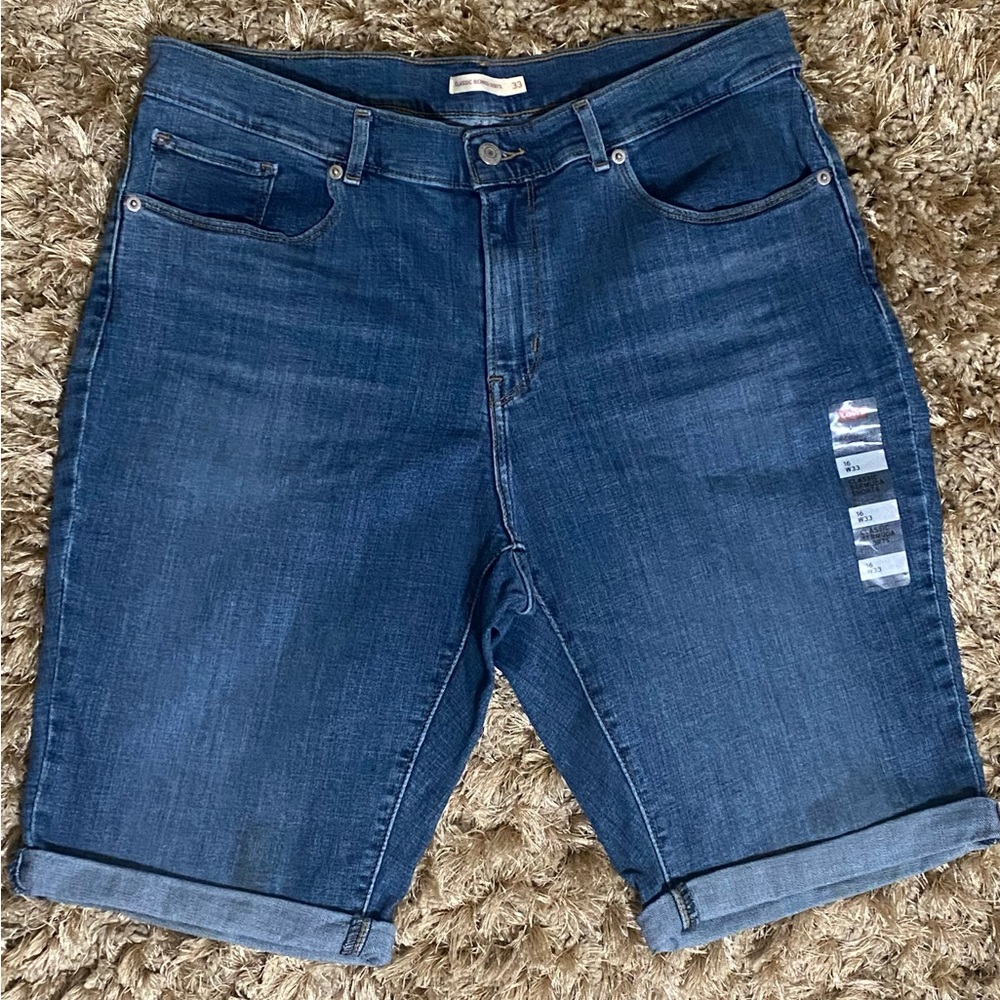 Levi’s classic Bermuda shorts